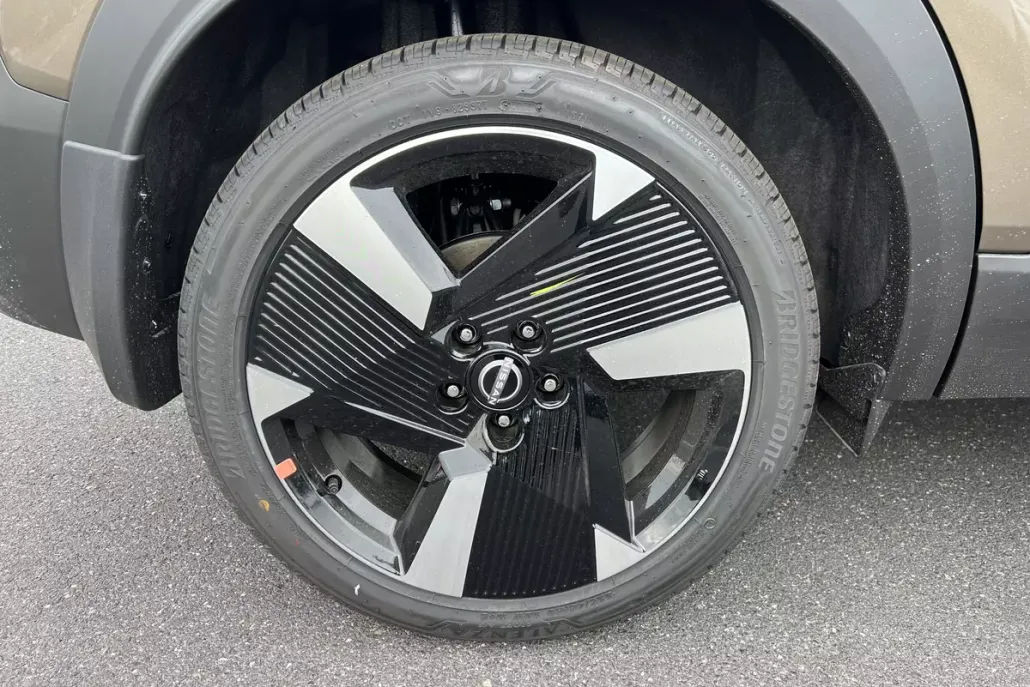 2026 Nissan Kicks SR photo 1