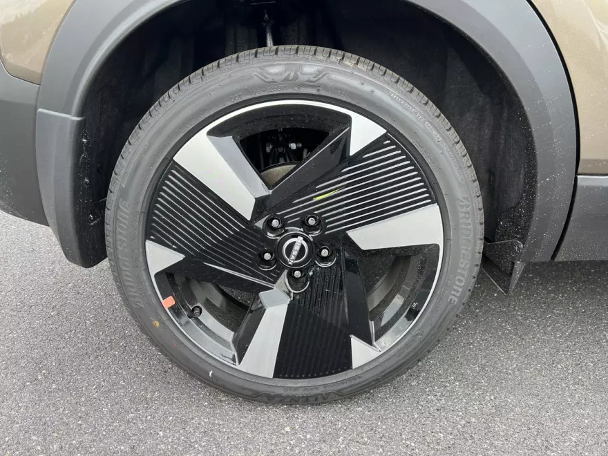 2026 Nissan Kicks SR photo 1
