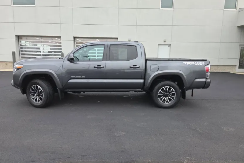 2023 Toyota Tacoma TRD Sport V6 photo 1