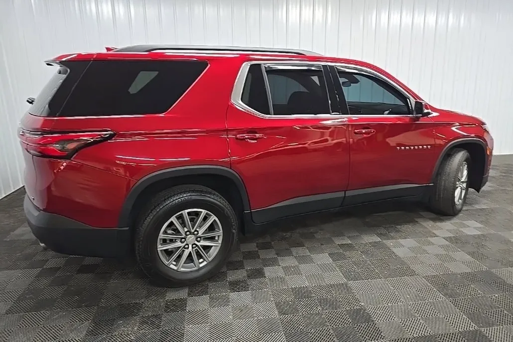 2023 Chevrolet Traverse Leather photo 1