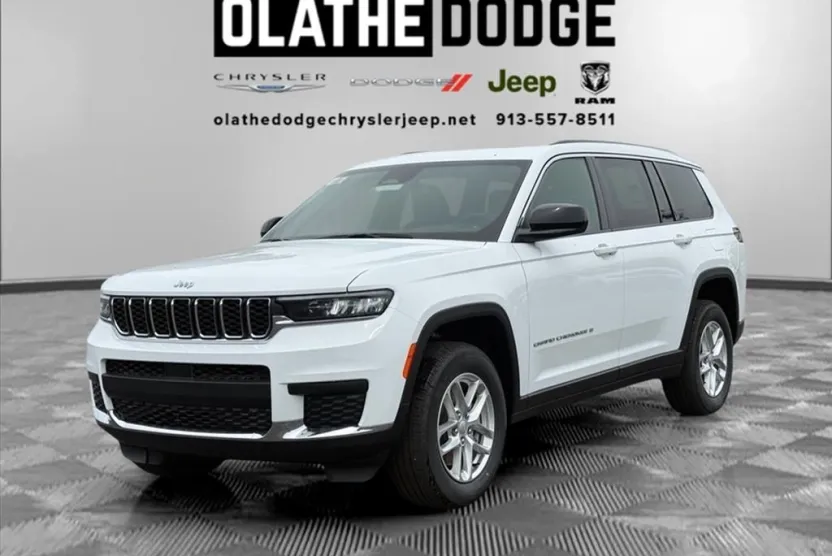 2025 Jeep Grand Cherokee Laredo Altitude photo 1