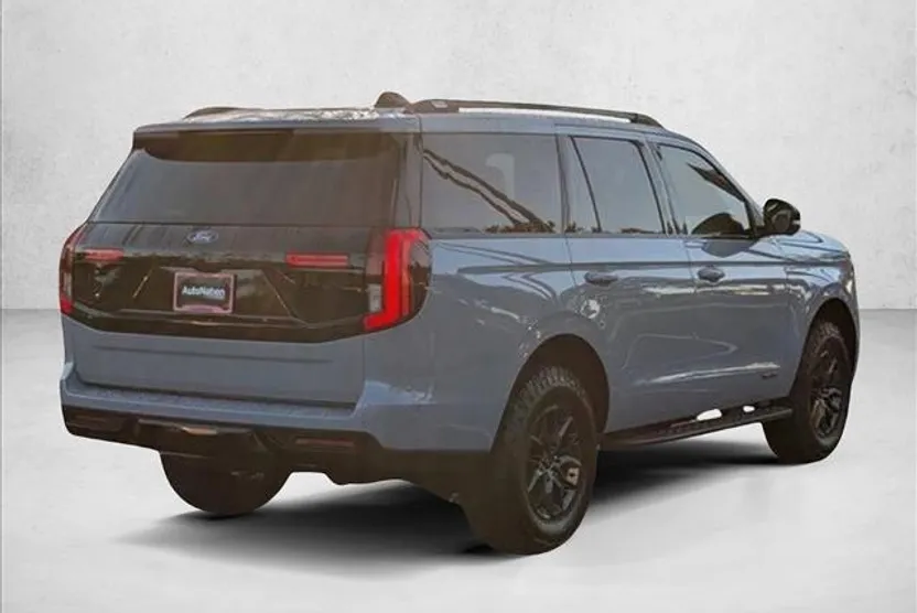 2025 Ford Expedition photo 1