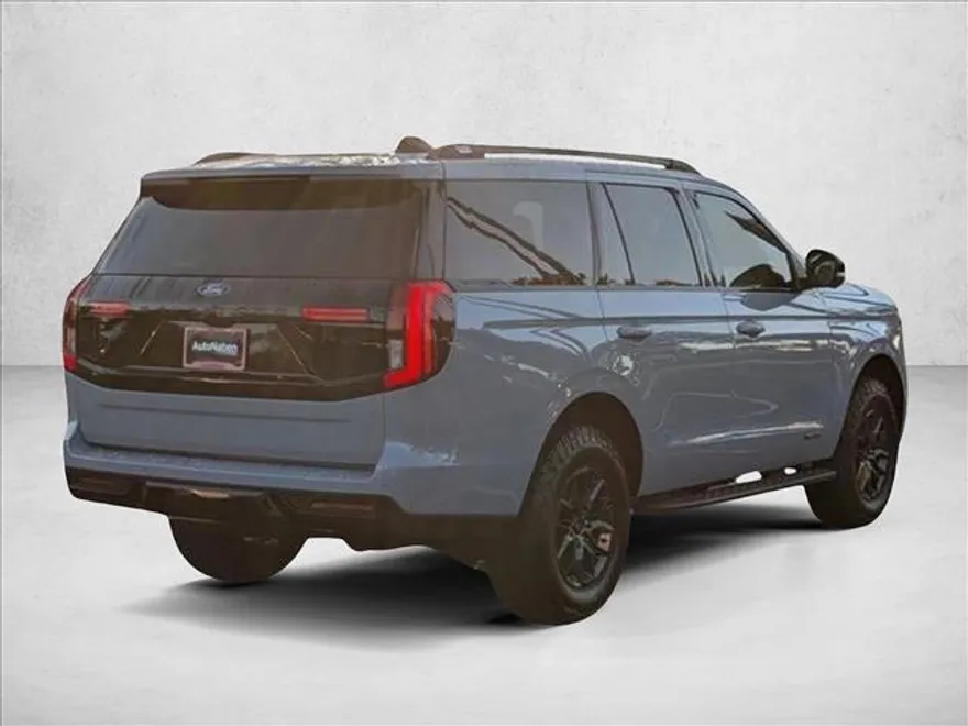 2025 Ford Expedition photo 1