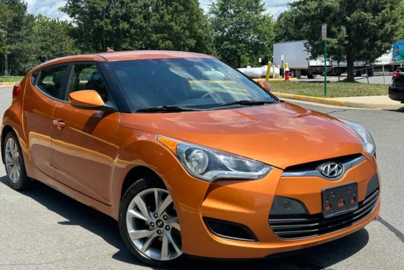 2016 Hyundai Veloster Base photo 1