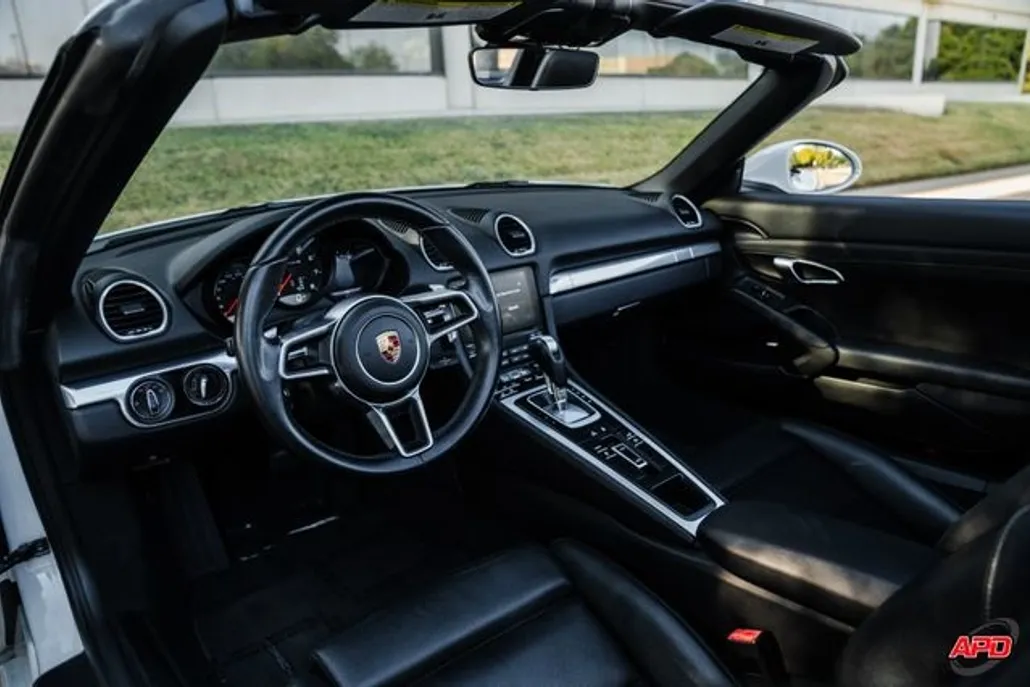2017 Porsche Boxster photo 1