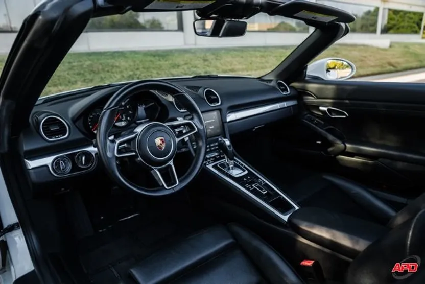 2017 Porsche Boxster photo 1