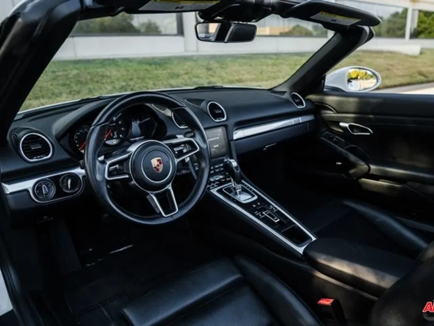 2017 Porsche Boxster photo 1