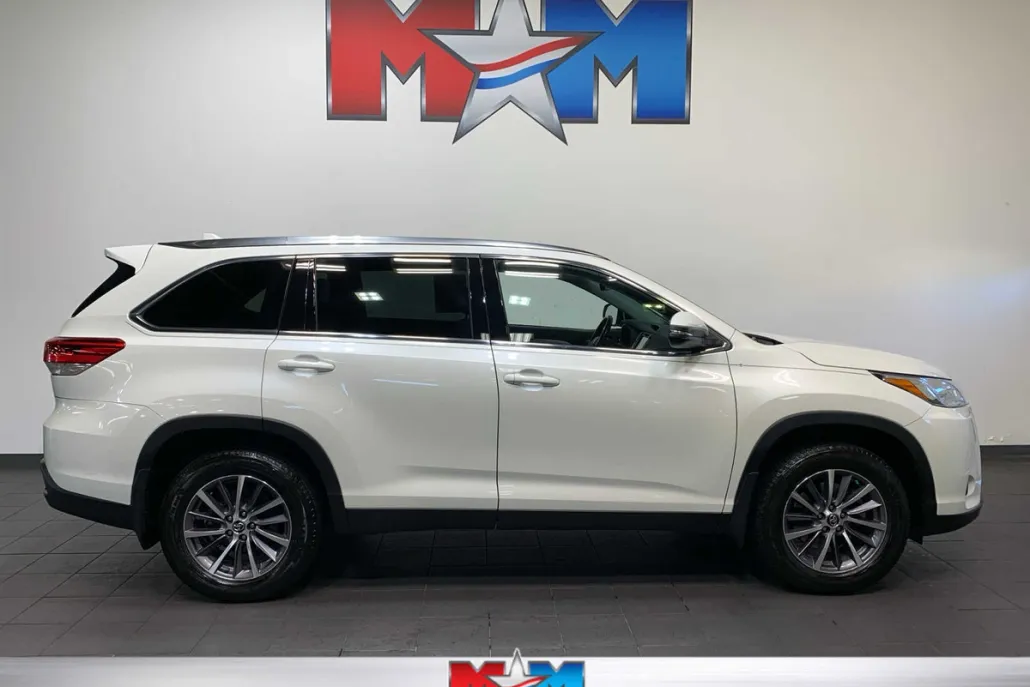 2019 Toyota Highlander XLE photo 1