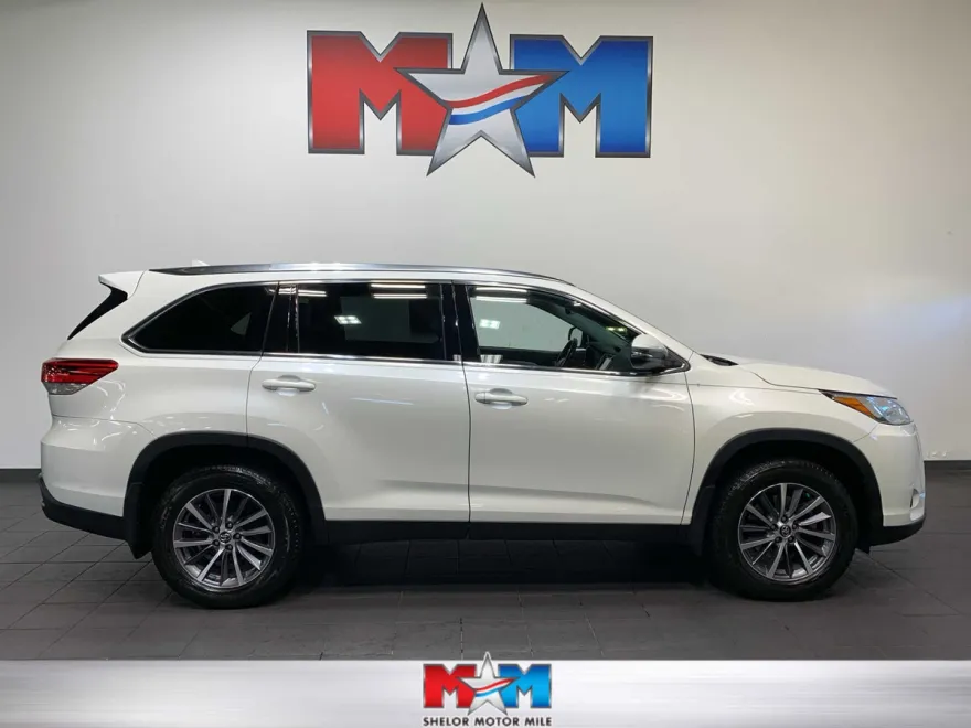 2019 Toyota Highlander XLE photo 1