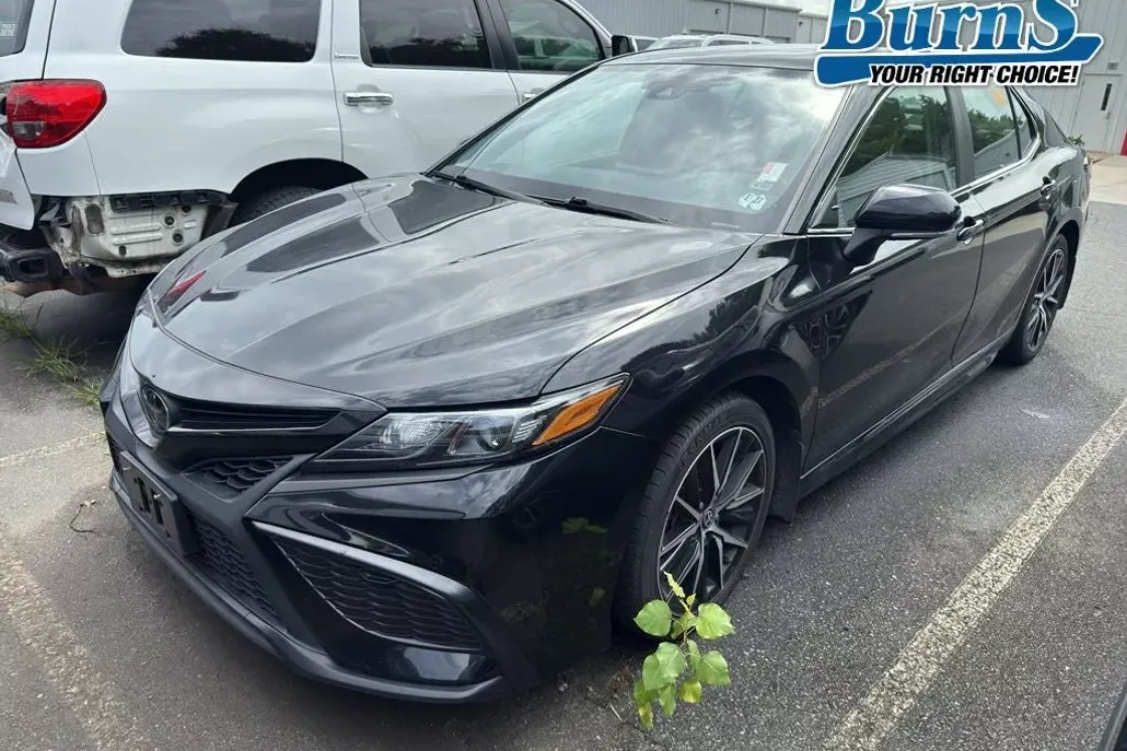 2023 Toyota Camry SE photo 1