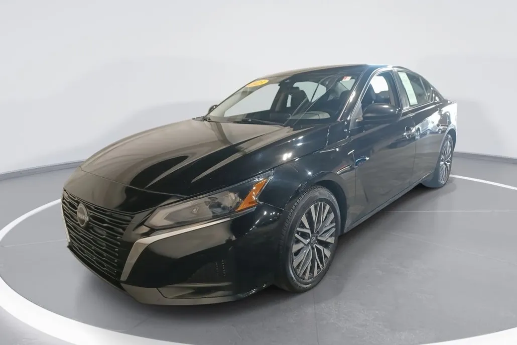 2023 Nissan Altima 2.5 SV photo 1