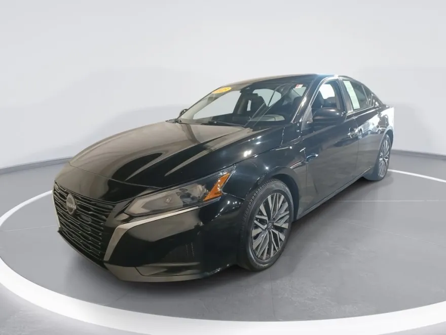 2023 Nissan Altima 2.5 SV photo 1