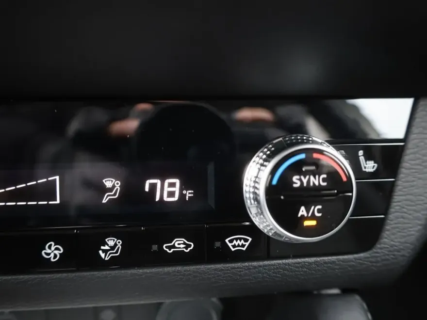 2025 Mitsubishi Outlander PHEV SE photo 30