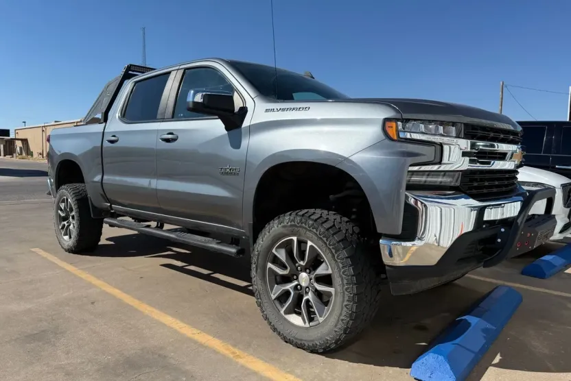 2021 Chevrolet Silverado 1500 LT photo 1