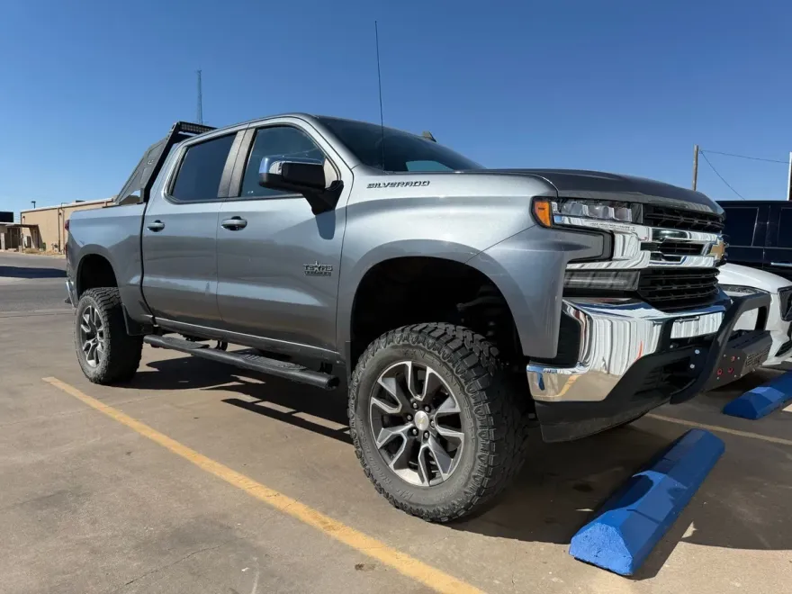 2021 Chevrolet Silverado 1500 LT photo 1