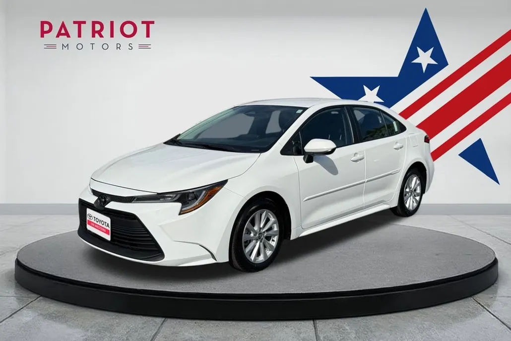 2024 Toyota Corolla LE photo 1