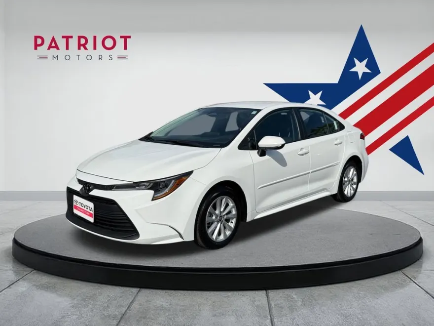 2024 Toyota Corolla LE photo 1