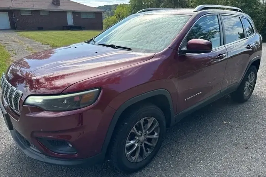 2019 Jeep Cherokee Latitude photo 1