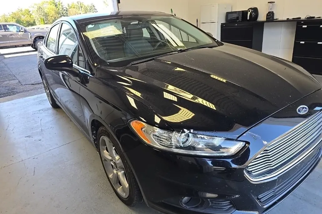 2016 Ford Fusion S photo 1