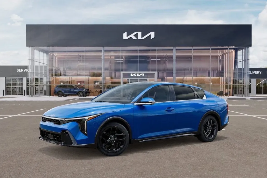 2025 Kia K4 GT-Line Turbo photo 1