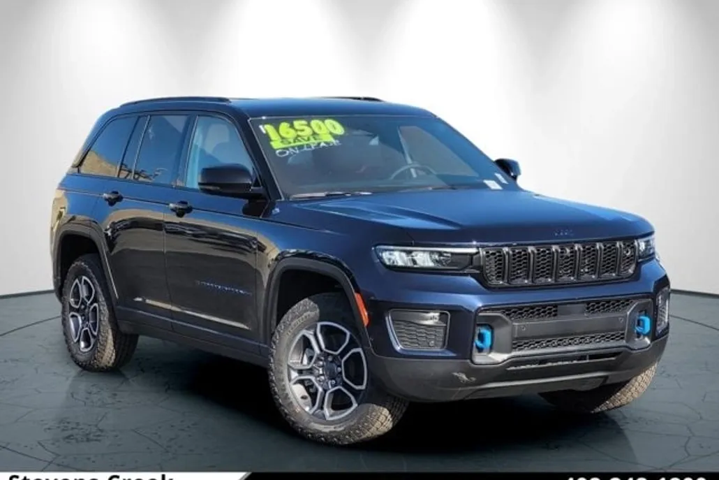 2023 Jeep Cherokee 4xe Trailhawk photo 1