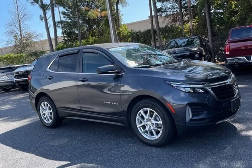 2022 Chevrolet Equinox LT photo 1