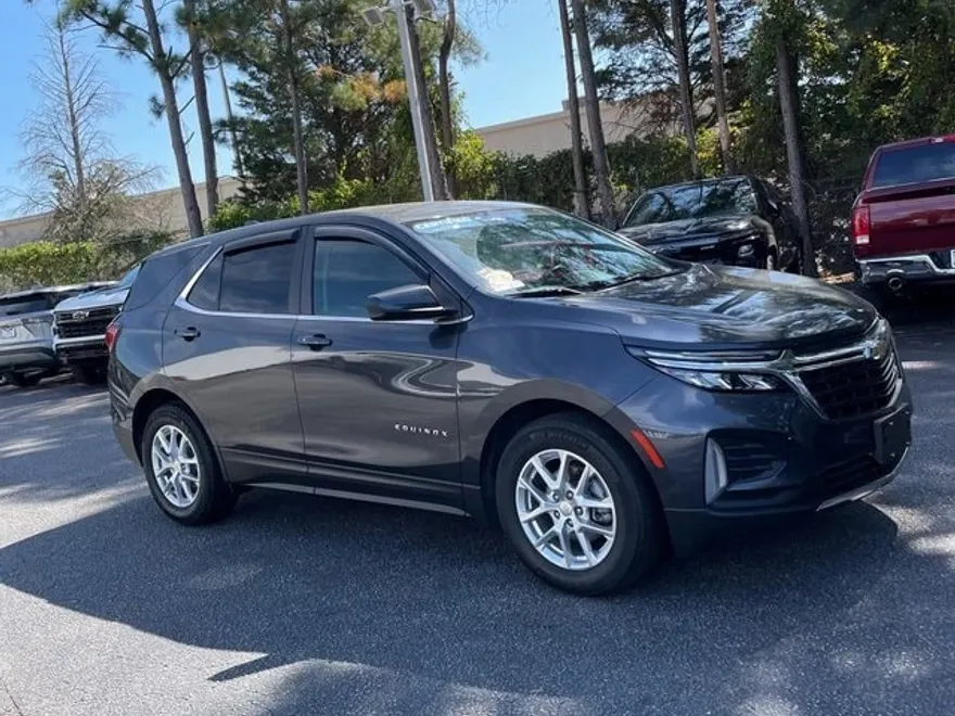 2022 Chevrolet Equinox LT photo 1
