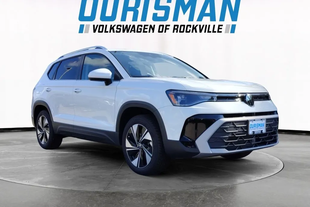 2025 Volkswagen Taos SE photo 1