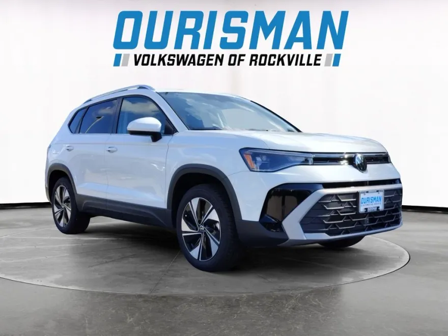 2025 Volkswagen Taos SE photo 1