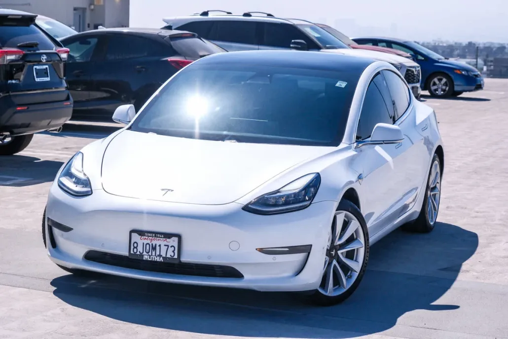 2018 Tesla Model 3 Long Range photo 1