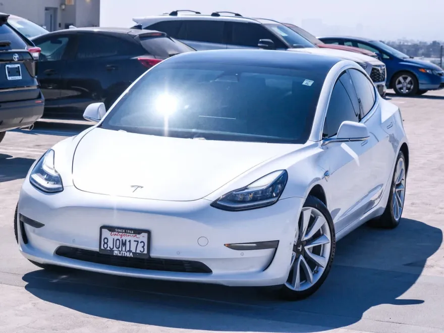 2018 Tesla Model 3 Long Range photo 1