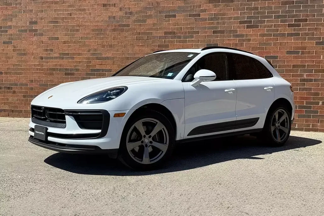 2024 Porsche Macan T photo 1