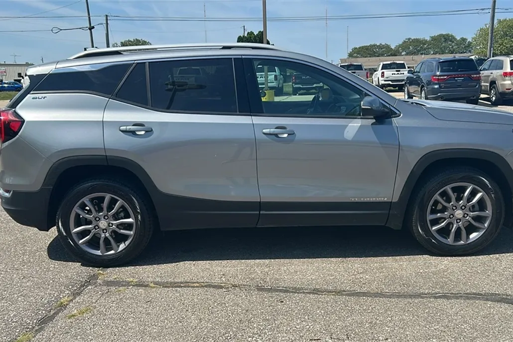 2023 Gmc Terrain SLT photo 1