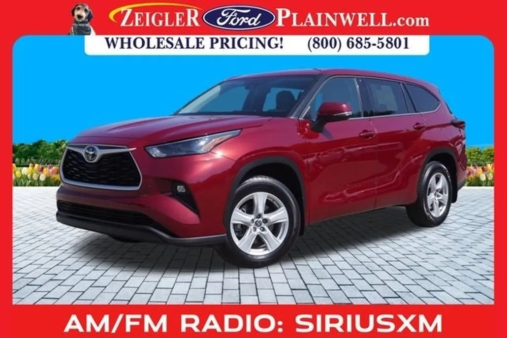 2022 Toyota Highlander LE photo 1