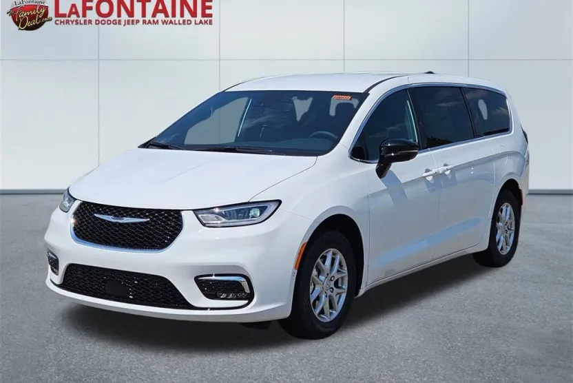 2025 Chrysler Pacifica photo 1