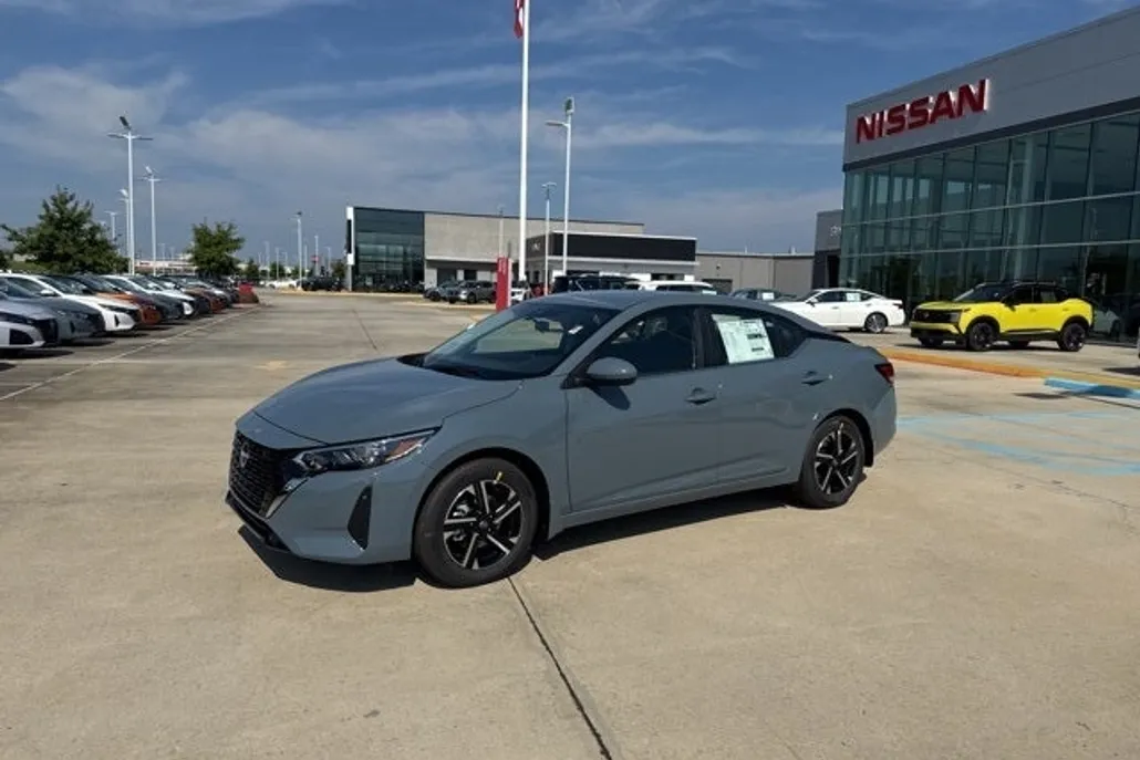 2025 Nissan Sentra SV photo 1
