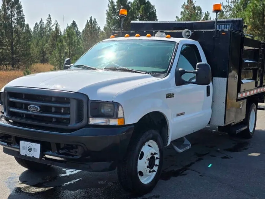 2004 Ford F-550 photo 1