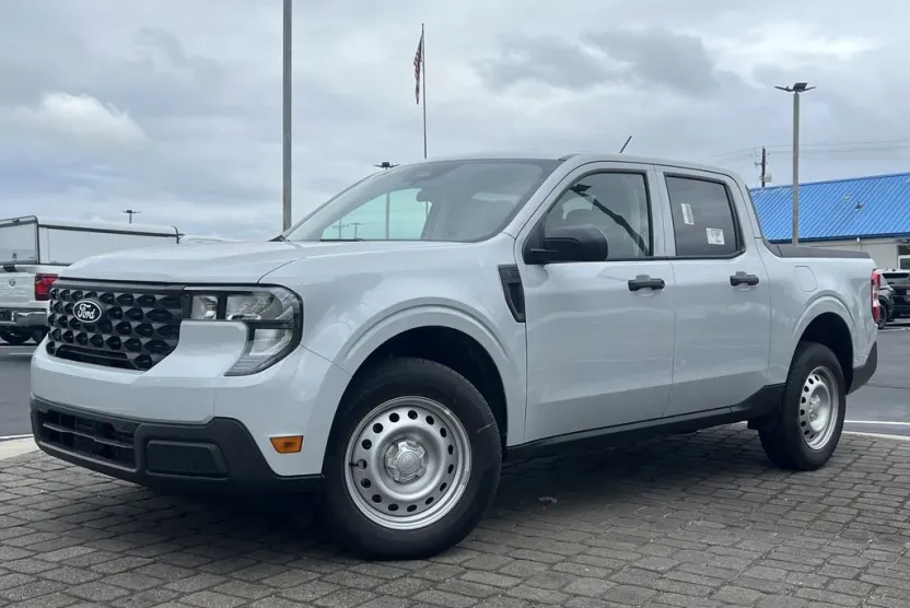 2025 Ford Maverick XL photo 1
