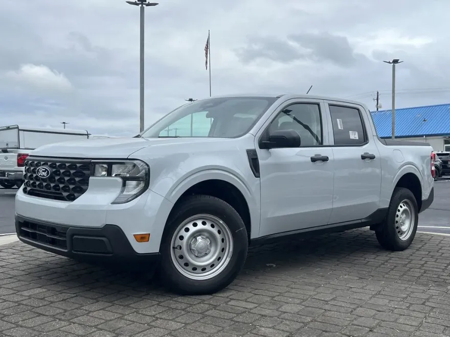 2025 Ford Maverick XL photo 1