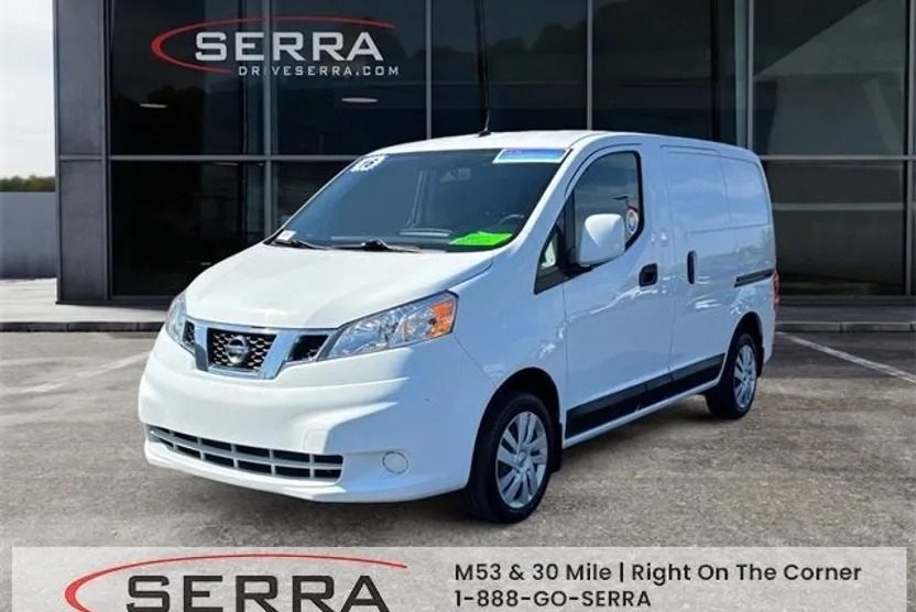 2016 Nissan NV200 SV photo 1