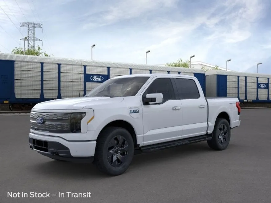 2025 Ford F-150 Lightning Lariat photo 1