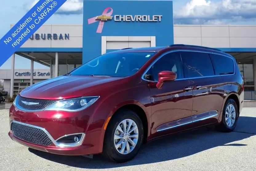 2017 Chrysler Pacifica Touring L photo 1