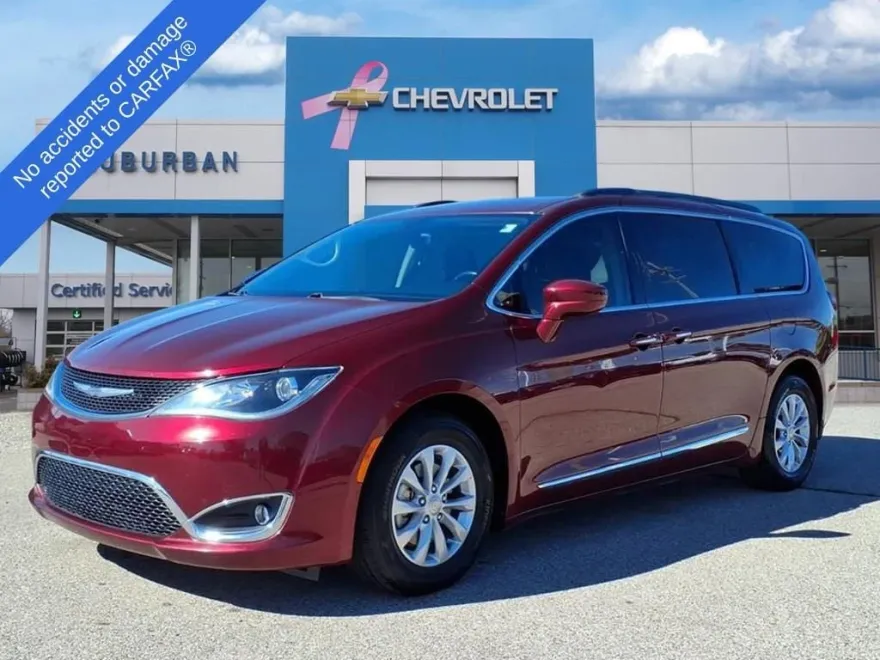 2017 Chrysler Pacifica Touring L photo 1