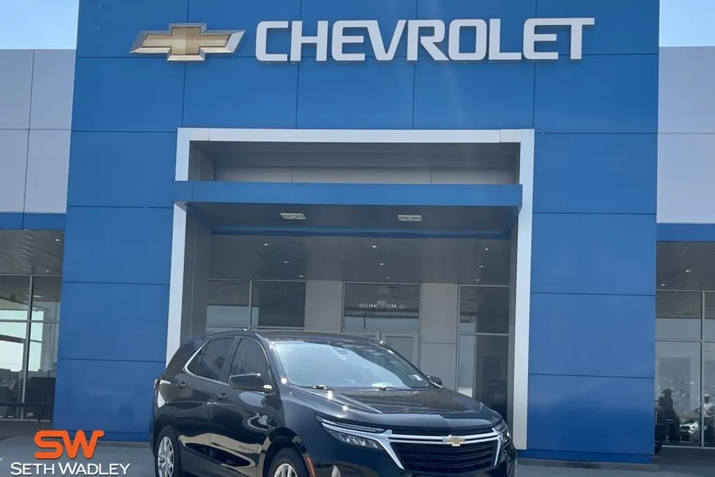 2022 Chevrolet Equinox LT photo 1
