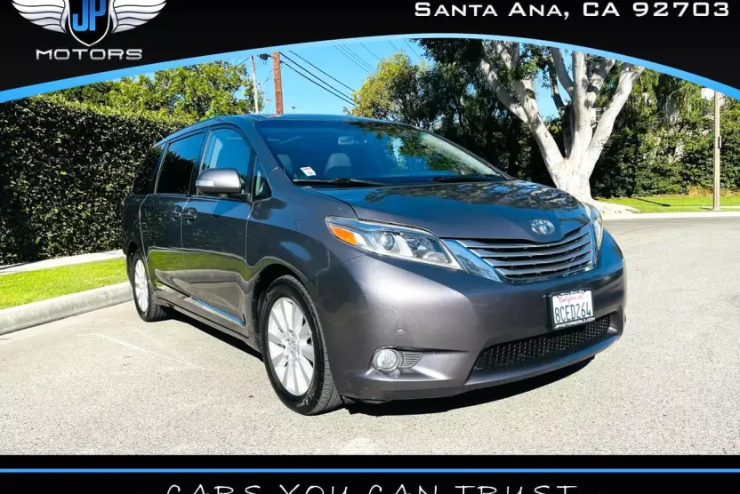 2017 Toyota Sienna Limited photo 1