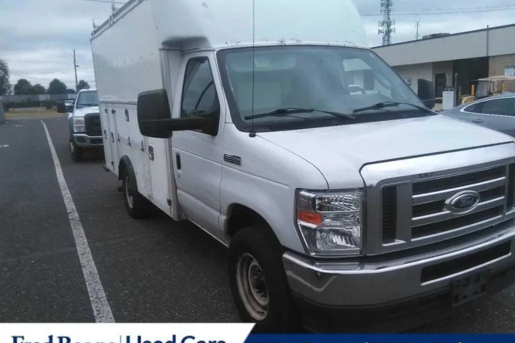 2022 Ford E-350 photo 1