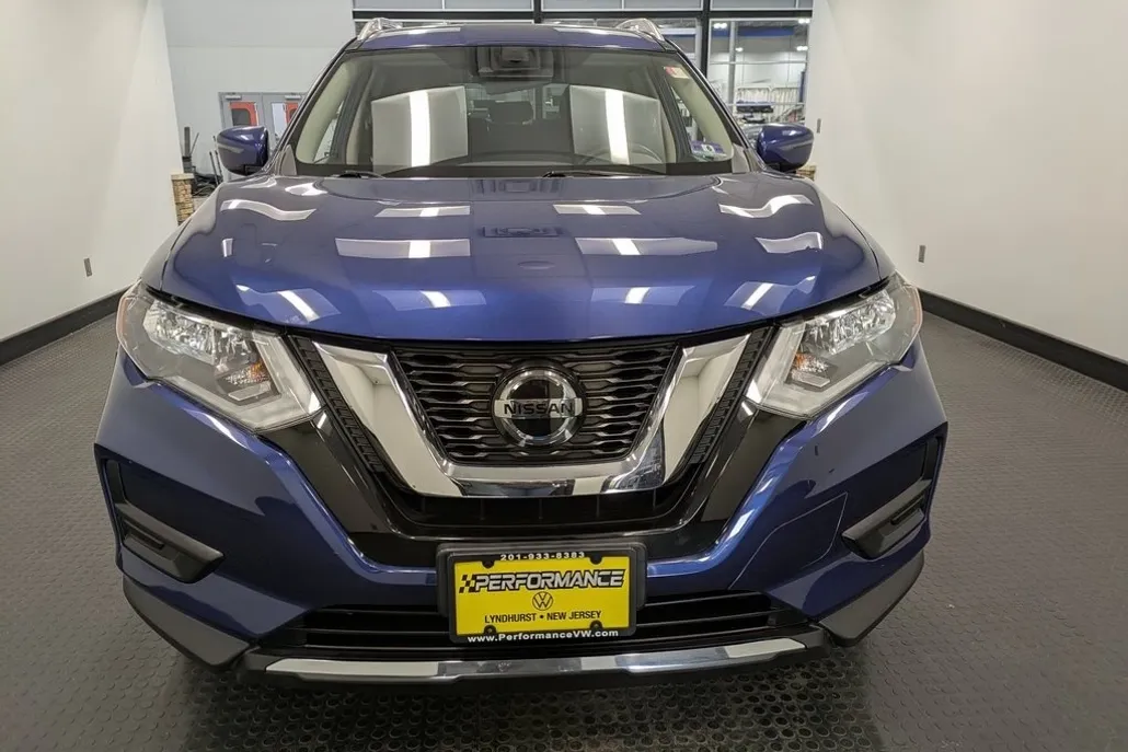 2019 Nissan Rogue SV photo 1