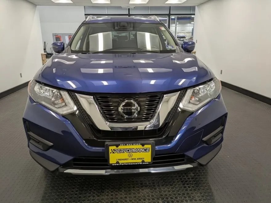 2019 Nissan Rogue SV photo 1