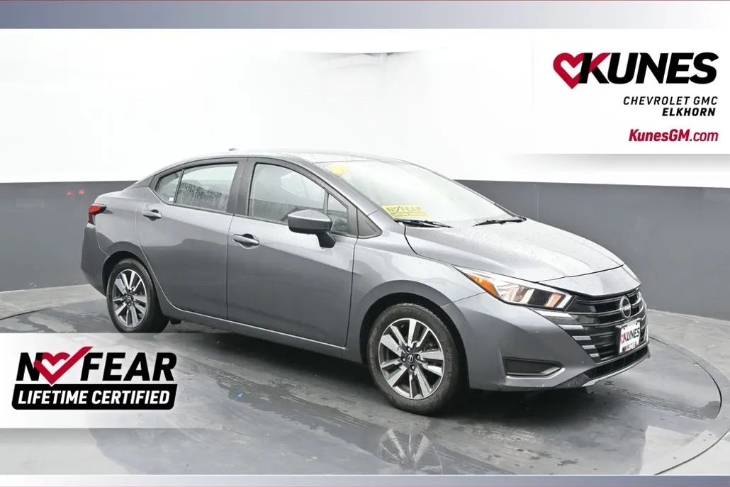 2023 Nissan Versa 1.6 SV photo 1