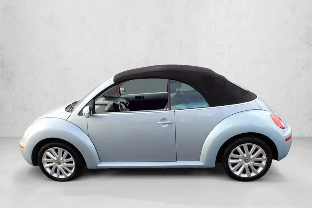 2010 Volkswagen Beetle Convertible photo 1